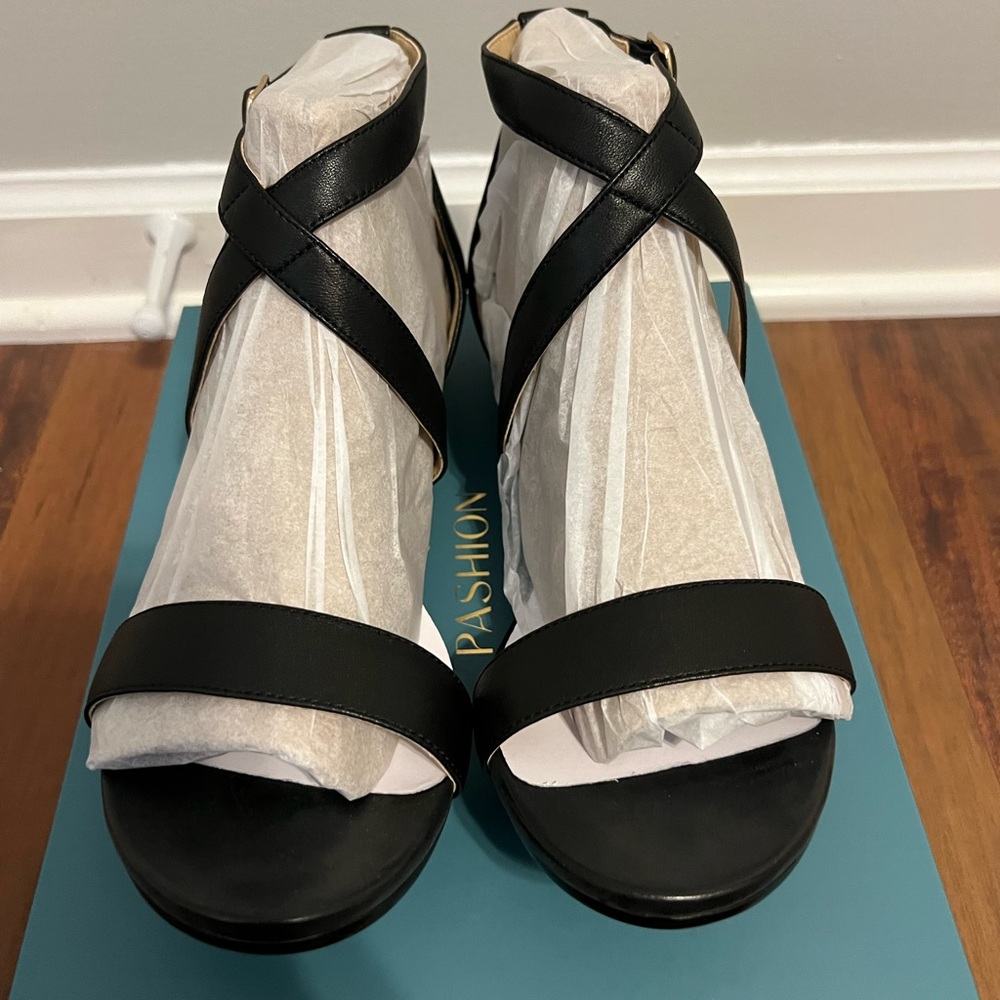 Pashion Black Strappy Women's Sandals